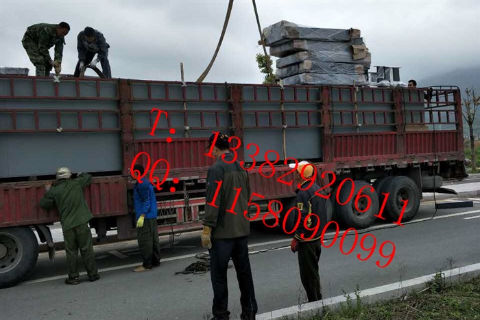 福建公交站臺(tái)在現(xiàn)場(chǎng)指導(dǎo)安裝