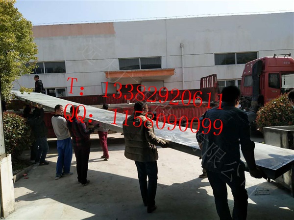 十二米大站臺(tái)裝車發(fā)貨